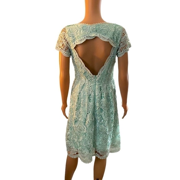 Lucy Paris dress lace with lining light green shiny material elegant dress small - Picture 2 of 9